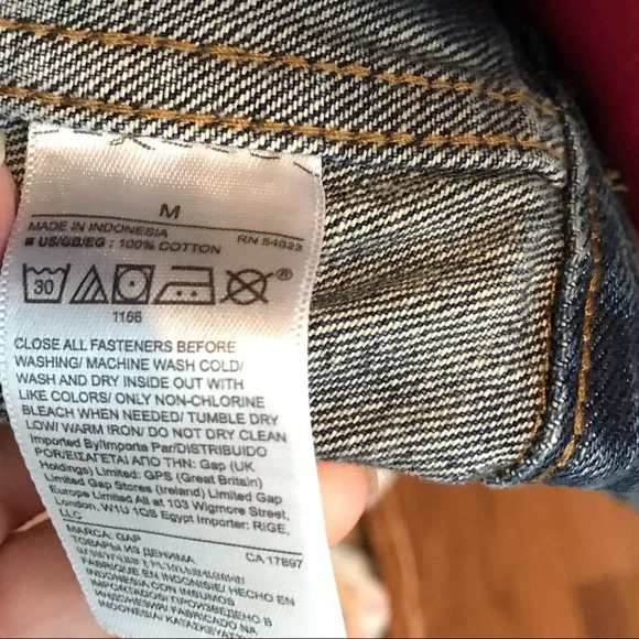 SOLD! OOAK Upcycled embroidered Gap denim jacket - Picture 8 of 9